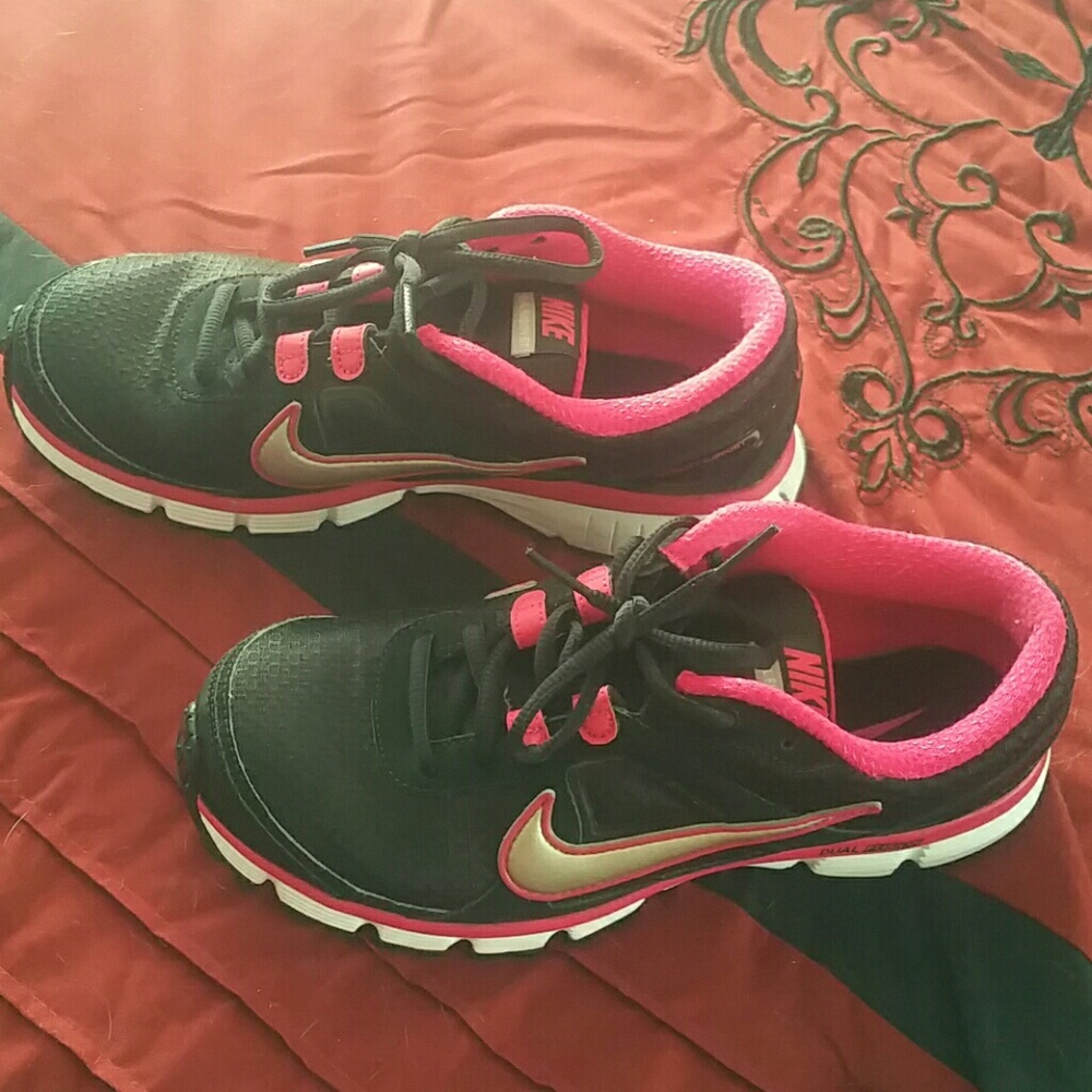 Nike Dual Fusion running shoes